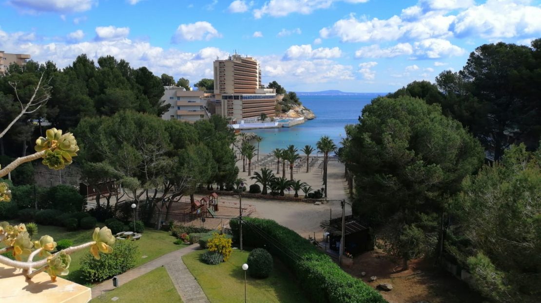 Front line apartment in Cala Vinyes | The Mallorca Deal